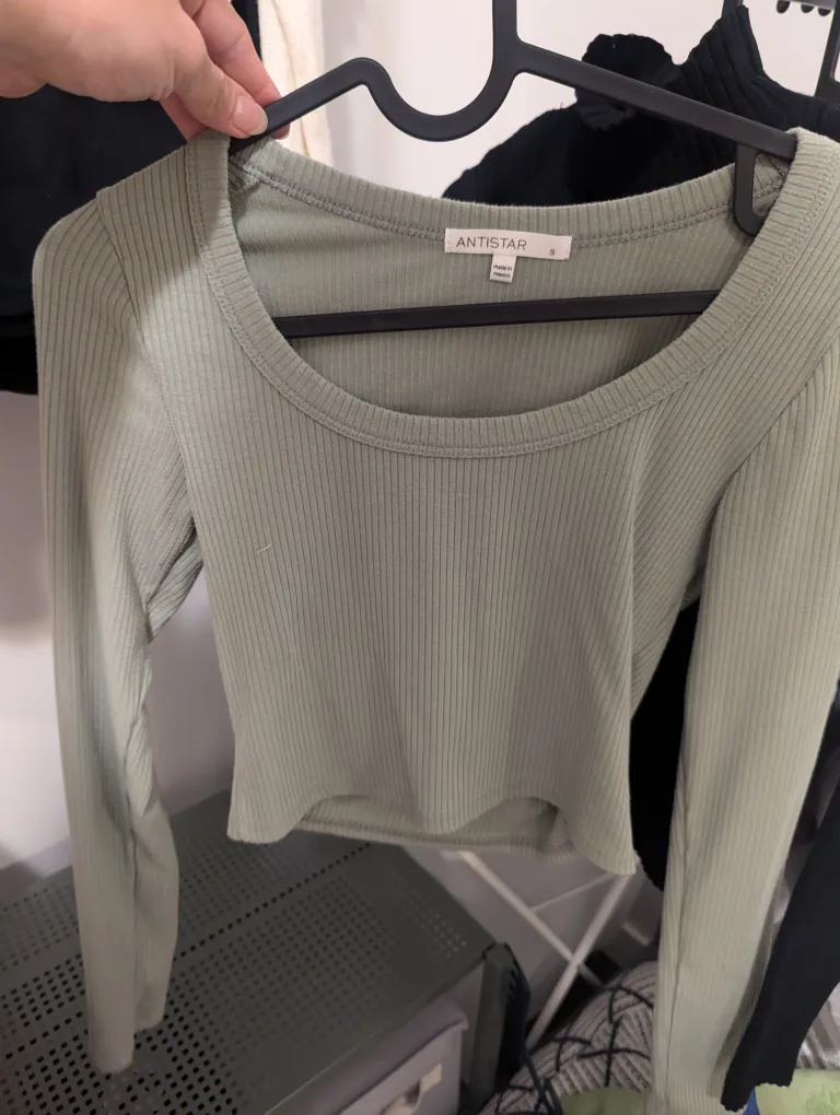 5x pieces of women's clothes lot, size XS tops image indicator(2)