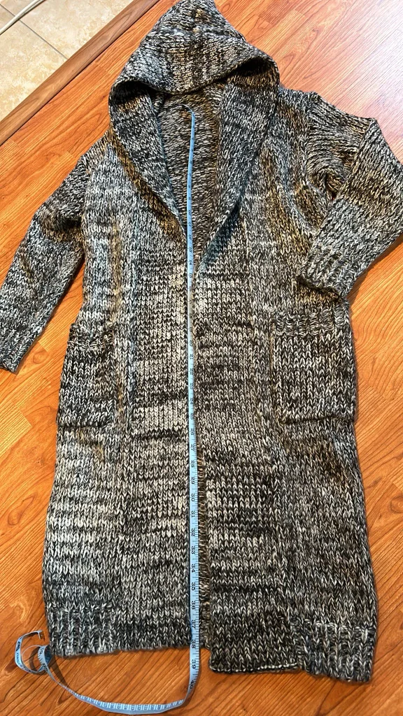 Women long thick sweater with hood with pockets image indicator(2)