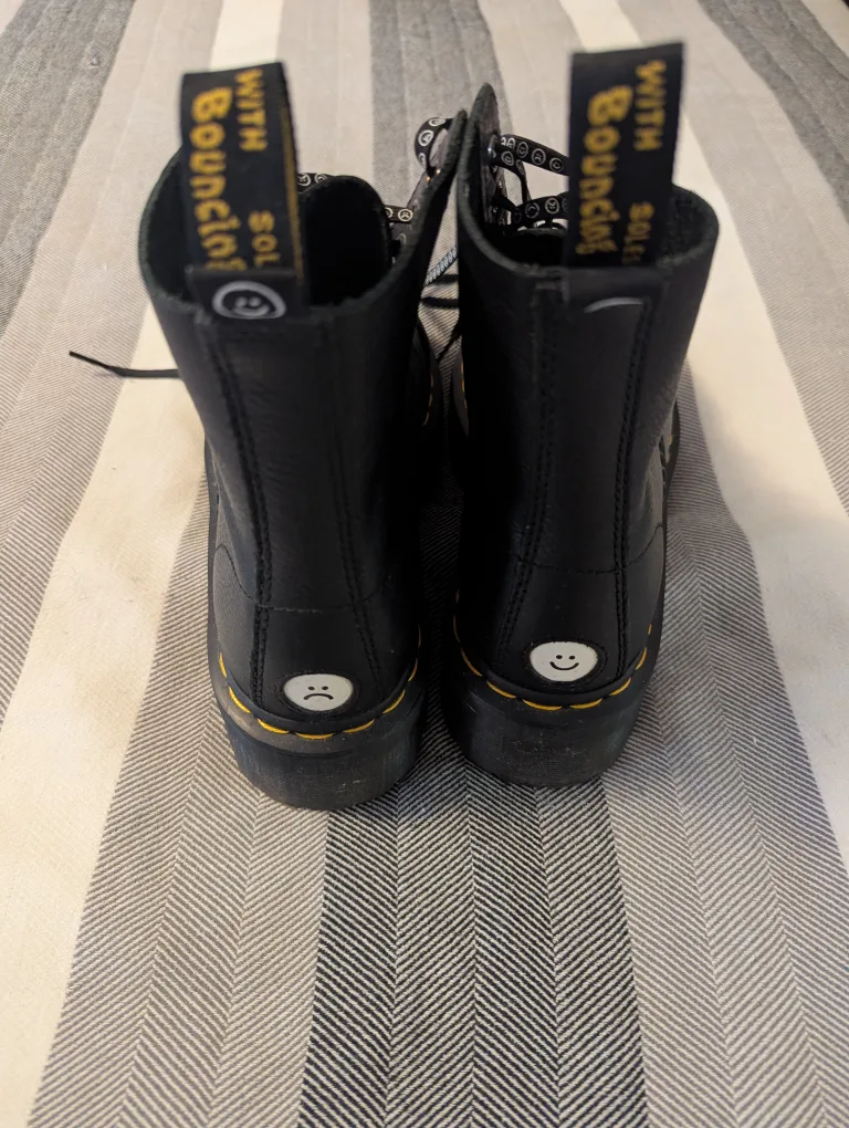 Dr. Martens Special Edition with platform image indicator(2)