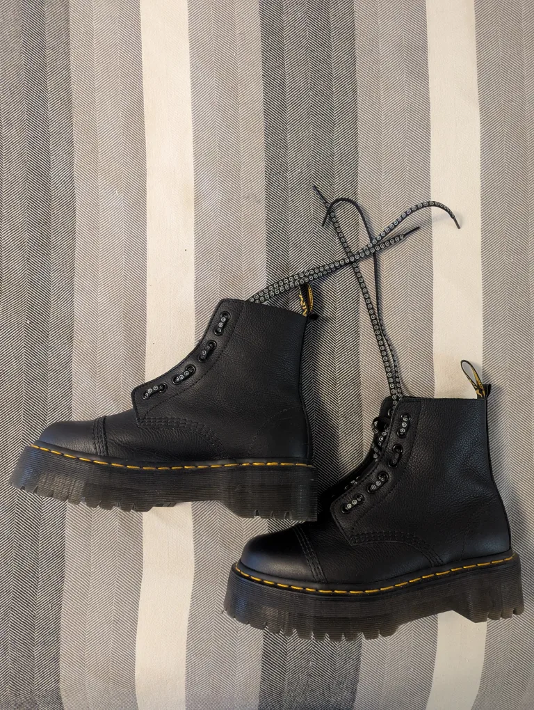 Dr. Martens Special Edition with platform image indicator(3)