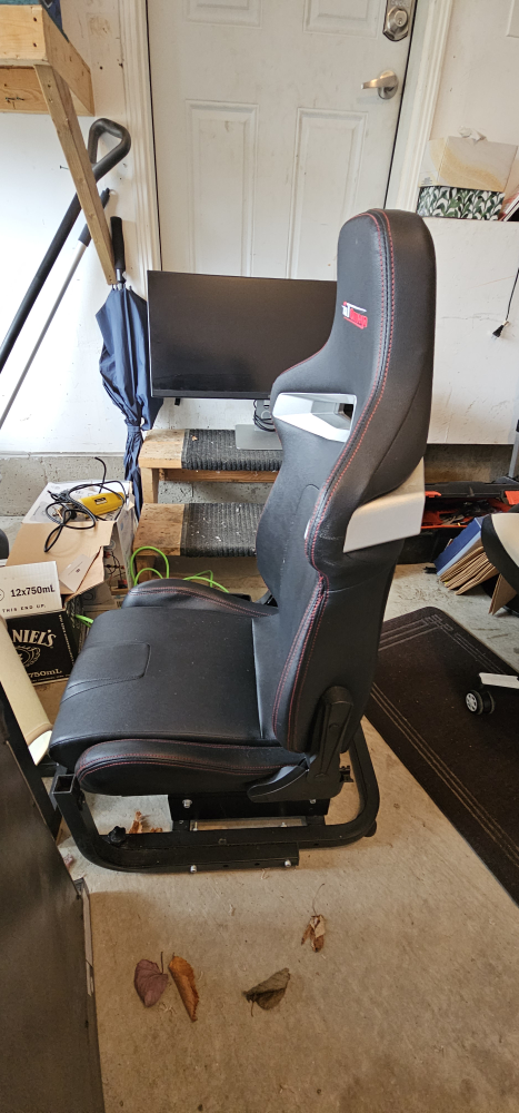 GT Omega Racing Seat with Stand