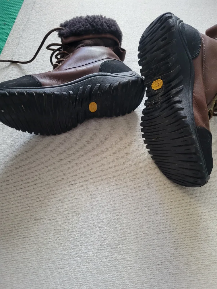 UGG  Brown Leather Winter Boots Size 9 image indicator(4)