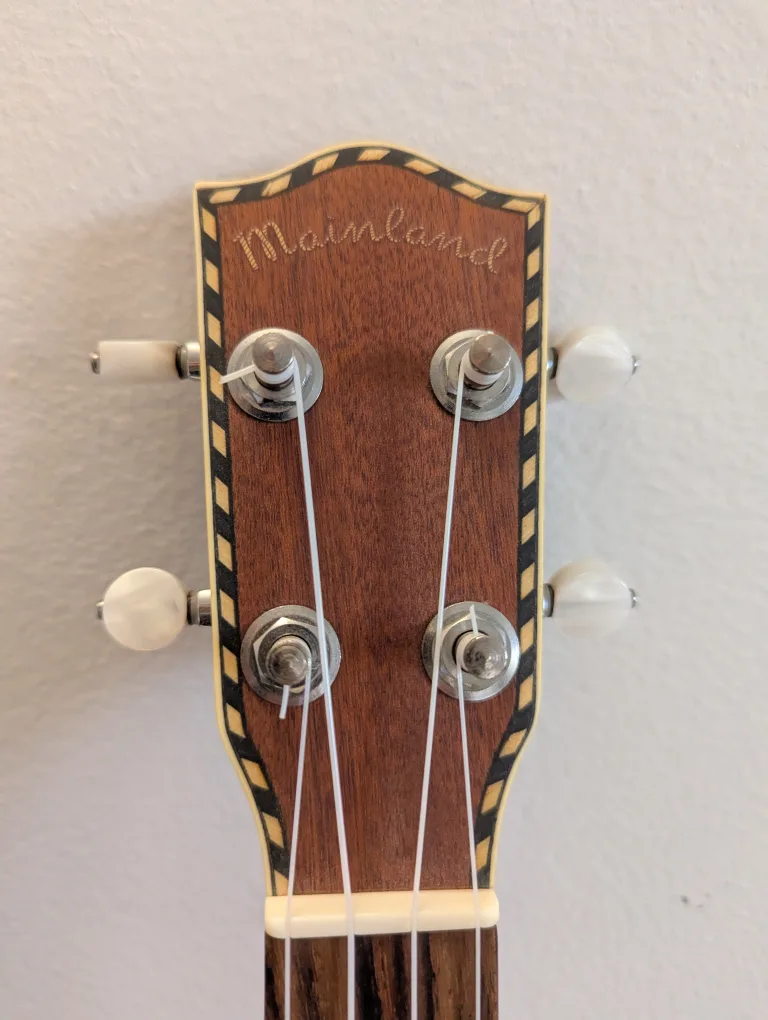 Mainland Soprano Ukulele in solid mahogany image indicator(2)