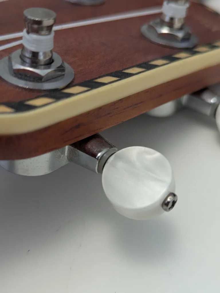 Mainland Soprano Ukulele in solid mahogany image indicator(5)