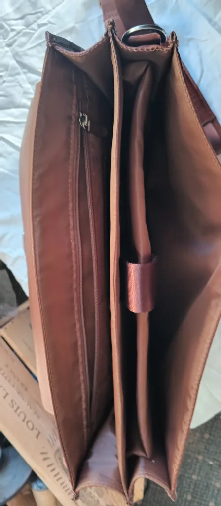 New without tag Andrew Marc Leather Briefcase image indicator(5)