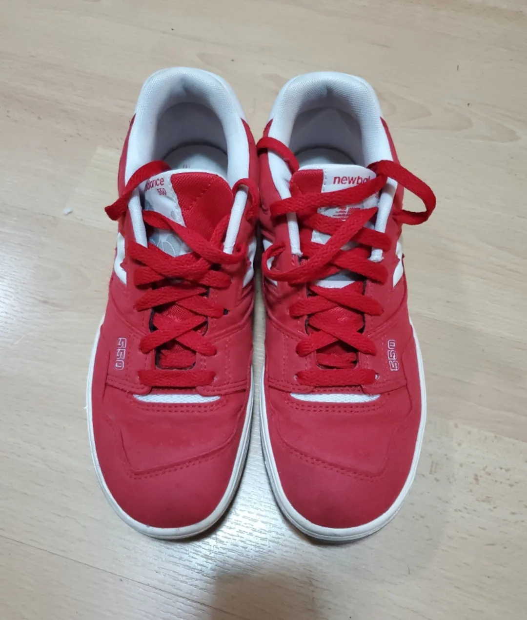 New Balance 550 sneaker image indicator(2)