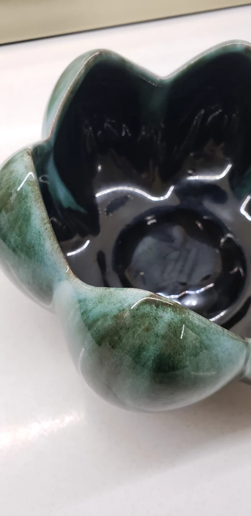 Blue Mountain pottery green lotus vase - photo 4