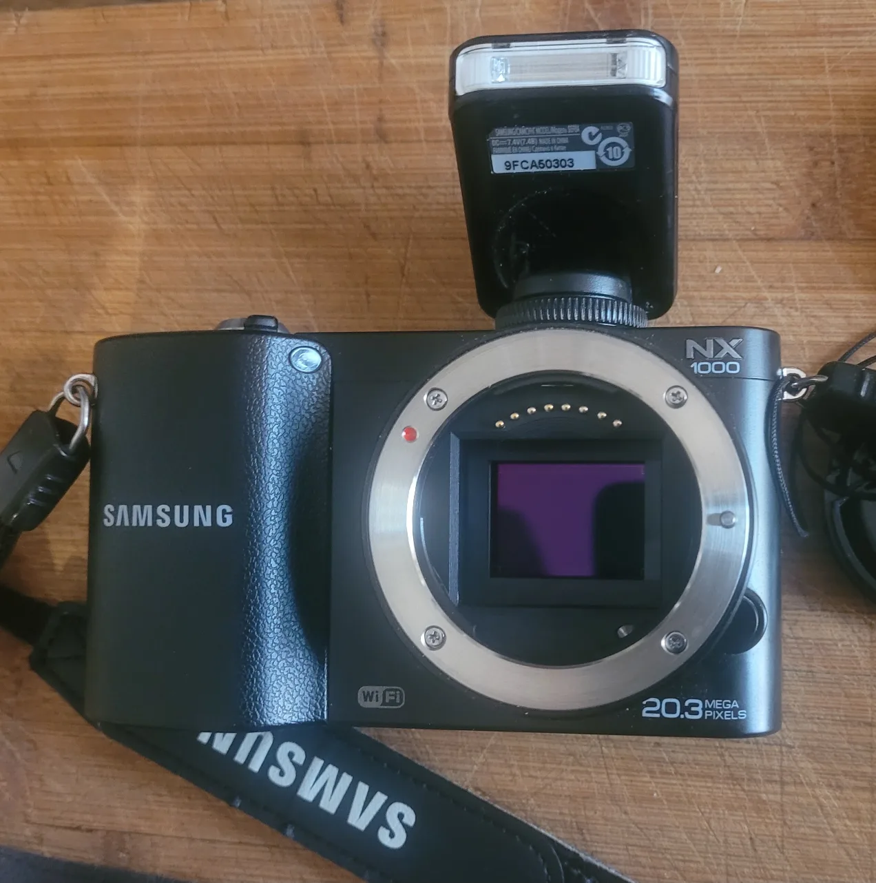 Samsung NX1000 Mirrorless Camera with Lens and Accessories image indicator(5)