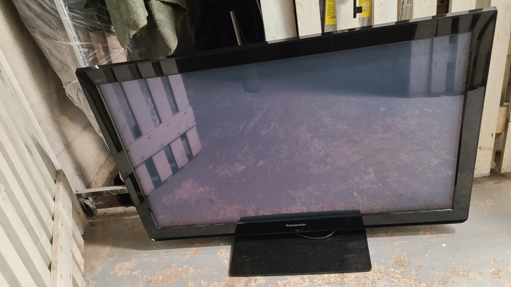 Panasonic 42* Panasonic HDTV Flatscreen - photo 2