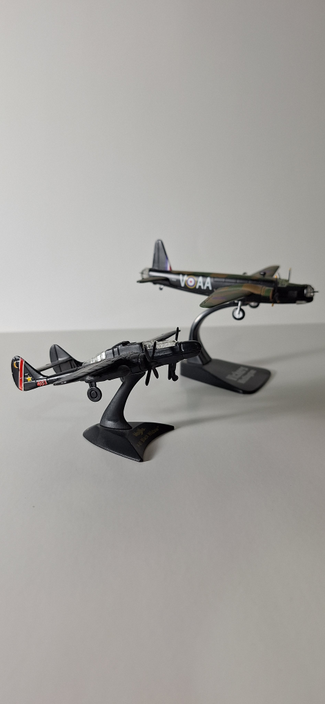 airplane die-cast models Vickers Wellington &  P-61 Black Widow
