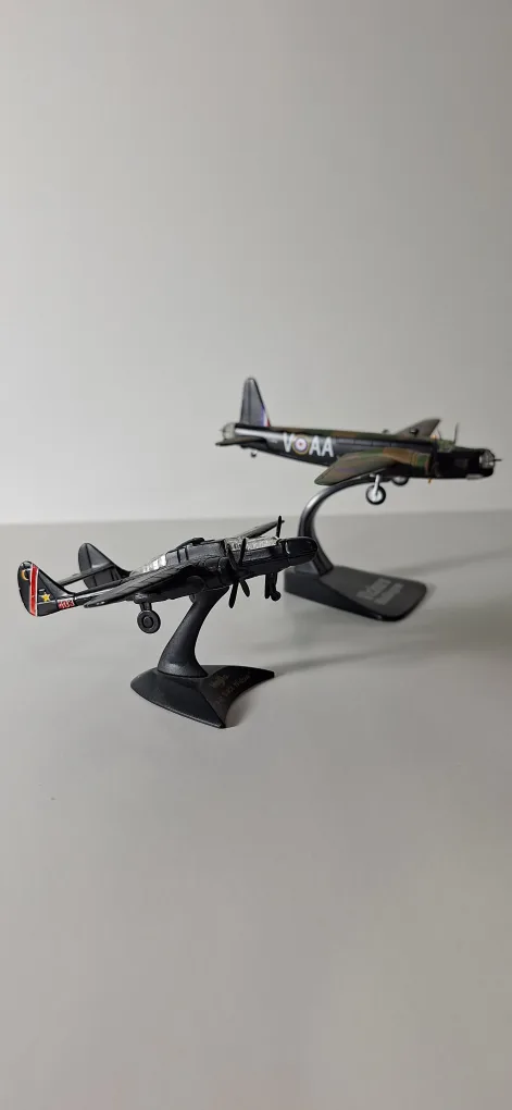 airplane die-cast models Vickers Wellington &  P-61 Black Widow thumbnail