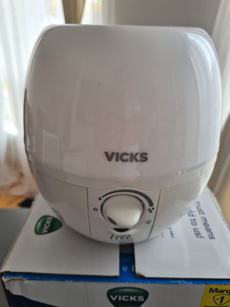 Vicks 3-in-1 SleepyTime Humidifier, Diffuser and Night Light