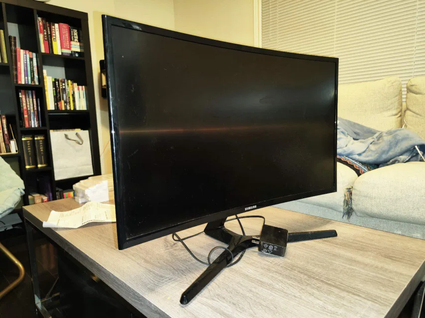 Samsung Curved Monitor thumbnail