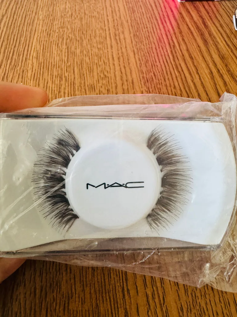 MAC False Eyelashes thumbnail
