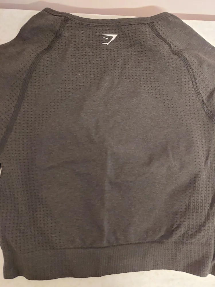 Gymshark black crop top vital seamless 2.0 image indicator(3)