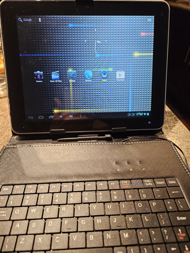 Older Android Tablet with Keyboard and Case - photo 2