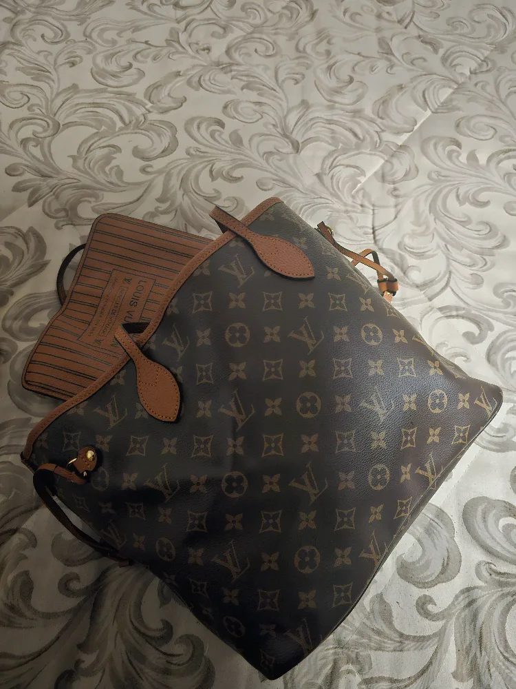 Louis Vuitton Neverfull PM image indicator(2)