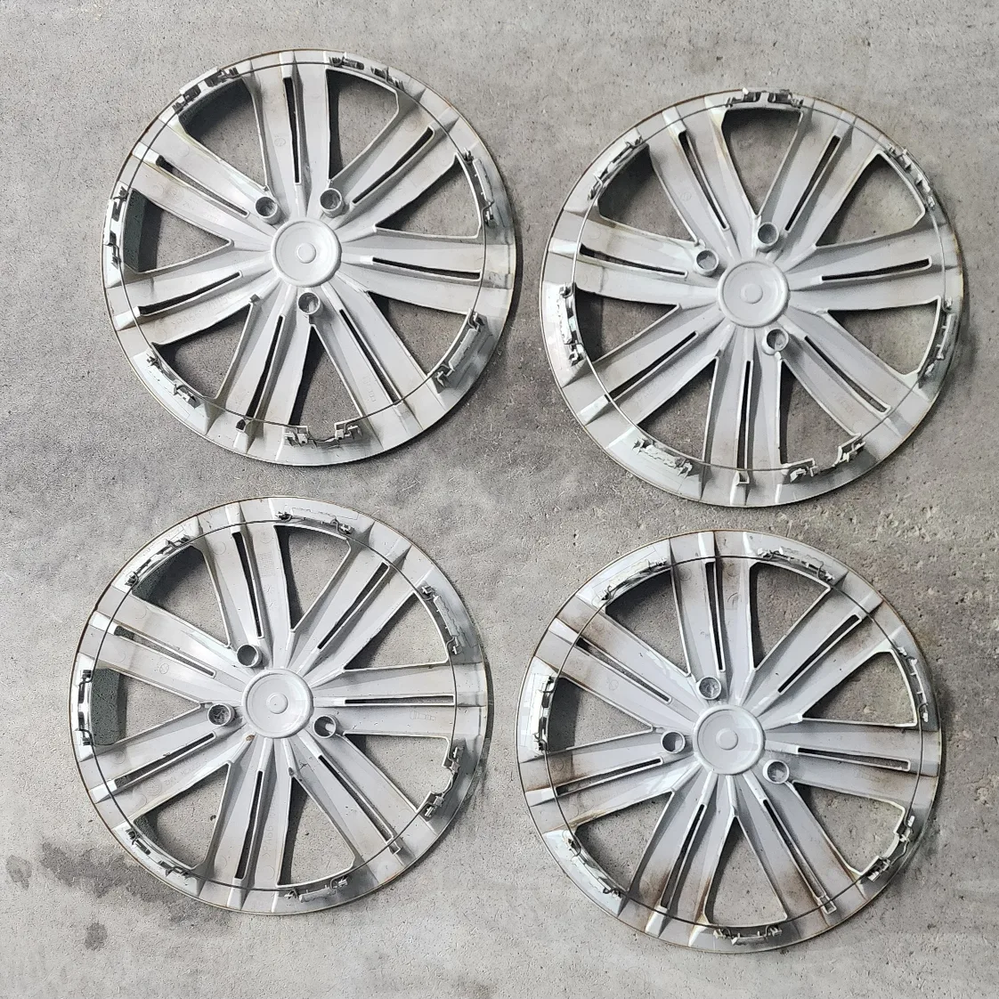 Genuine OEM VW Hub Cap Jetta Fits 16" (set 4) image indicator(6)