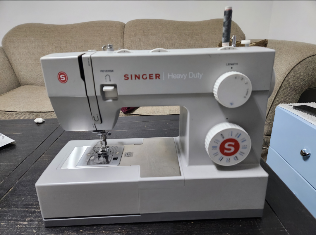 Singer Heavy Duty Sewing Machine