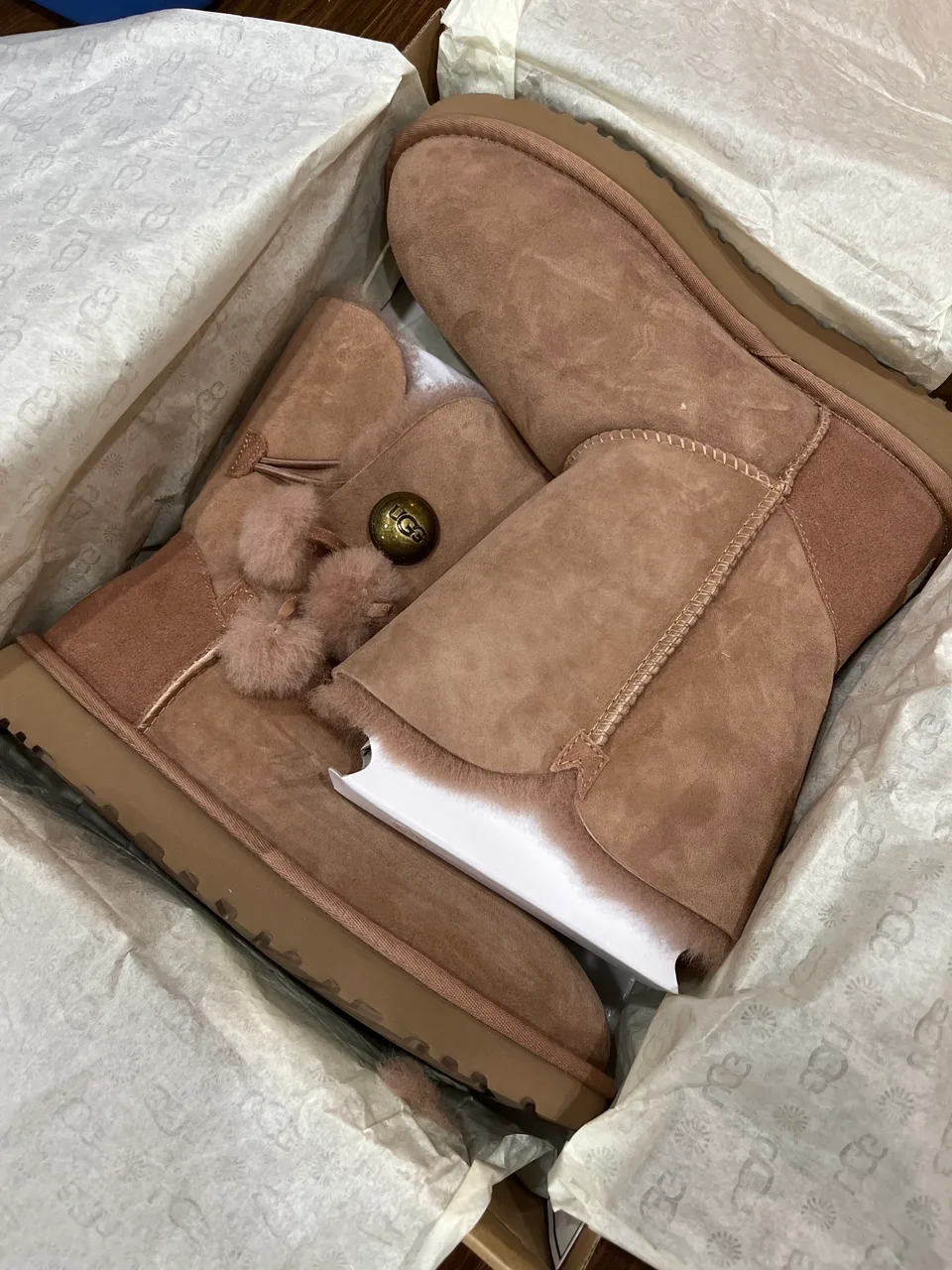 Moving sale winter UGG boots image indicator(2)