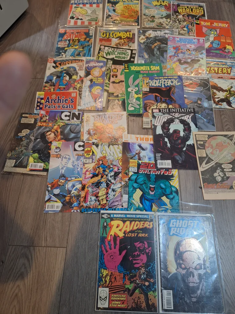 Large Comic Book Lot image indicator(3)