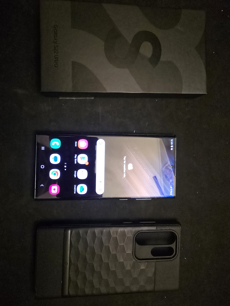 Selling Mint unlocked Samsung Galaxy S22 Ultra 512gb Green