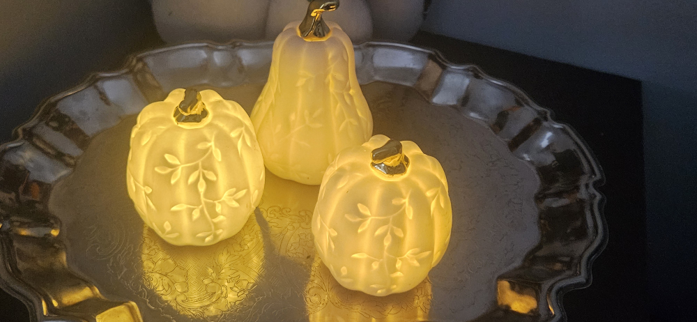 Set of 3 White Ceramic Pumpkins battery operated - photo 2