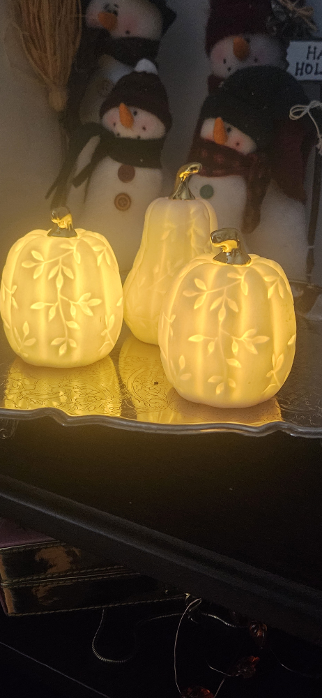 Set of 3 White Ceramic Pumpkins battery operated - photo 3