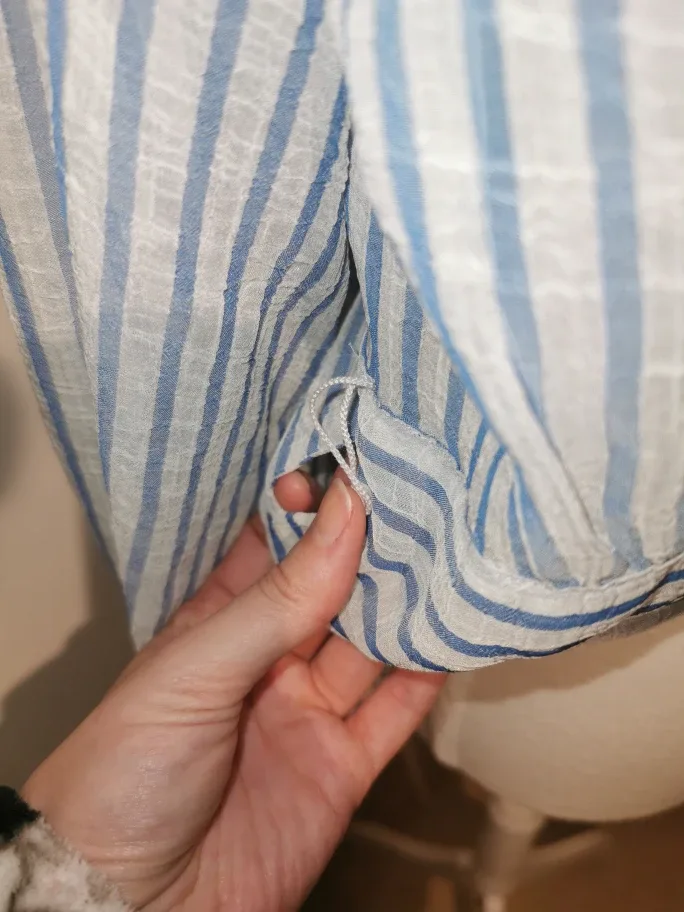 Banana Republic Crinkle Top medium image indicator(3)