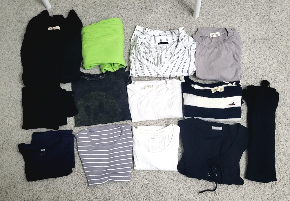 *$10 for all* Women S/XS Clothes Bundle #Holister #Uniqlo