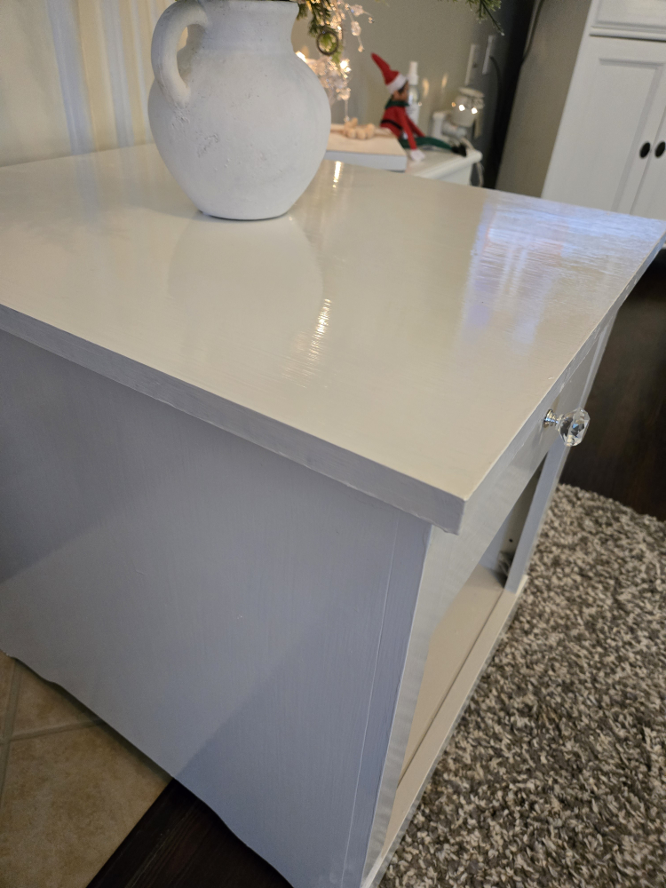 White  Nightstand/End Table - photo 3