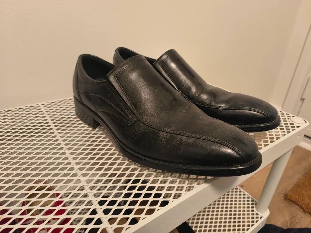 Men's Black Leather Slip-On Shoes thumbnail