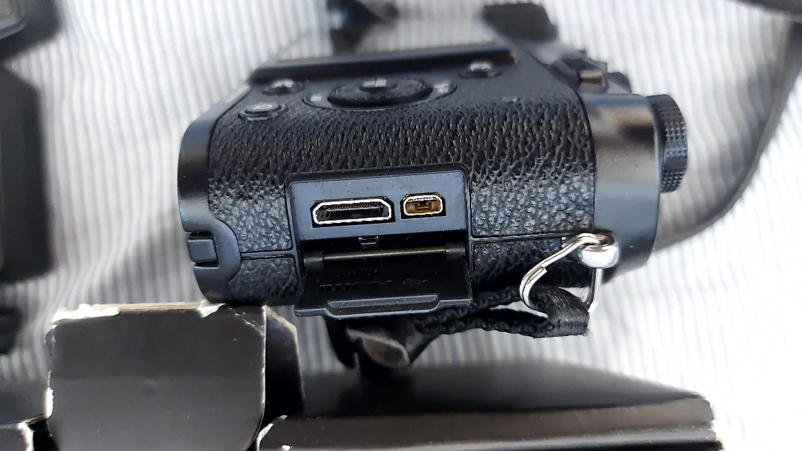 Fujifilm X100S Camera low shutter count image indicator(2)