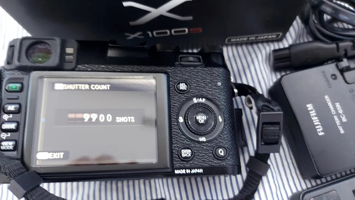 Fujifilm X100S Camera low shutter count image indicator(6)