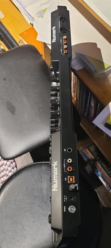 Numark MixTrack Pro 3 DJ Controller image indicator(4)