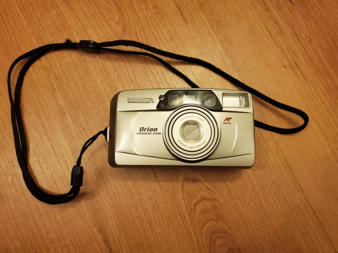 Minolta AF-S Zoom 35-105mm 35mm Film Camera