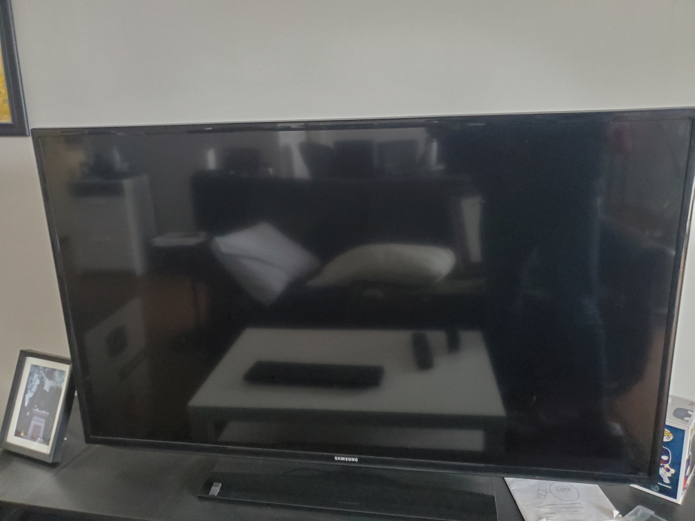 MOVING SALE - Samsung 50 Inch TV - photo 2