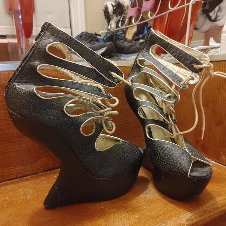 Privileged Heelless Heels size 7.5