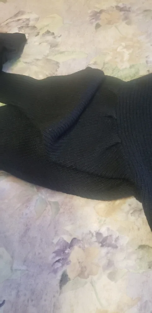 AMAZING NEW Black Knit Sweater. image indicator(5)