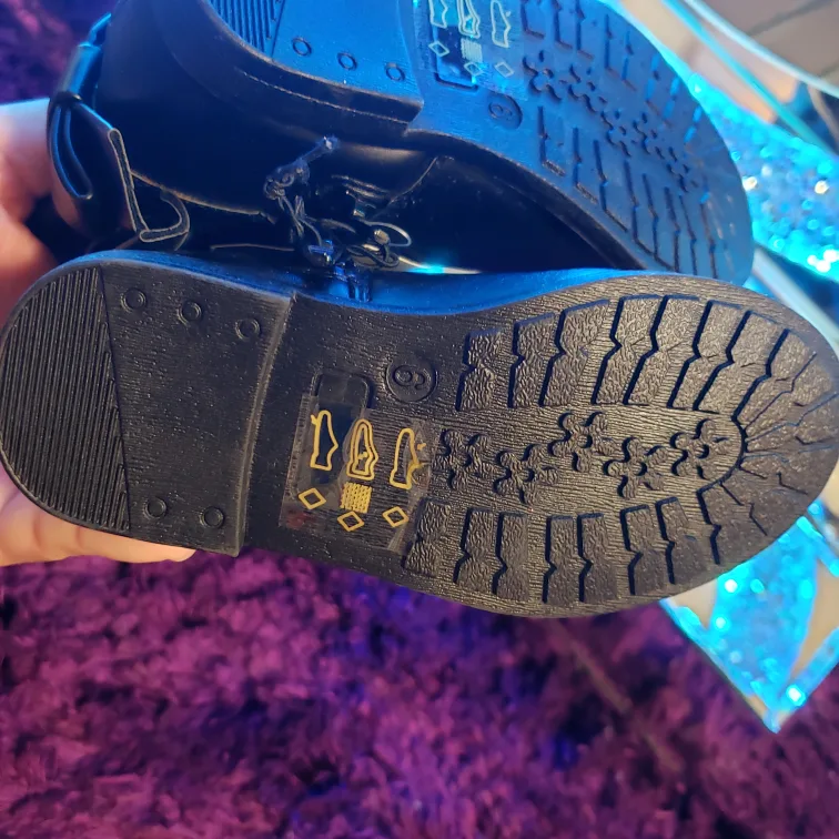 Girls Black Boots Size 6 image indicator(3)