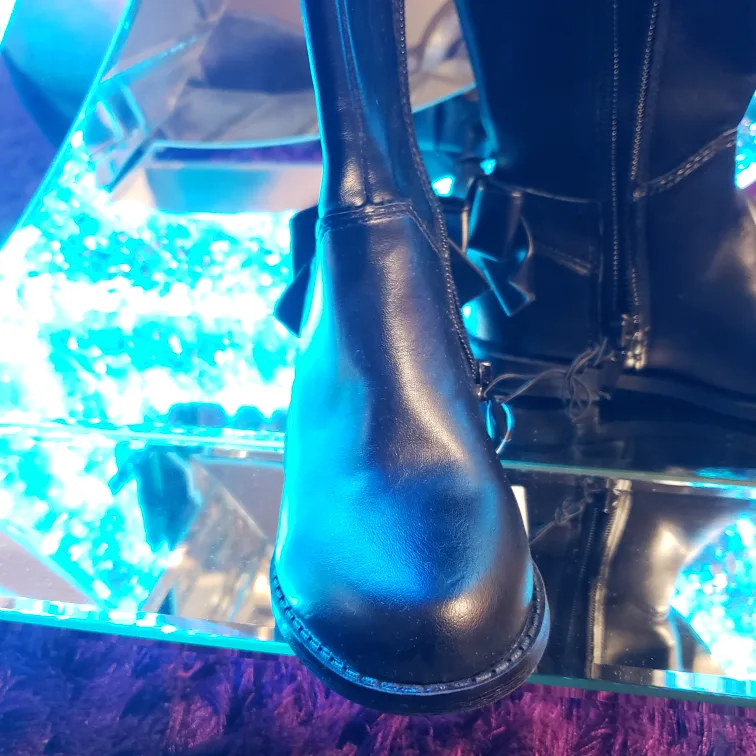 Girls Black Boots Size 6 image indicator(6)