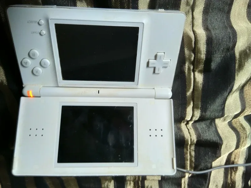 Nintendo Gameboy free as is #freecycle thumbnail