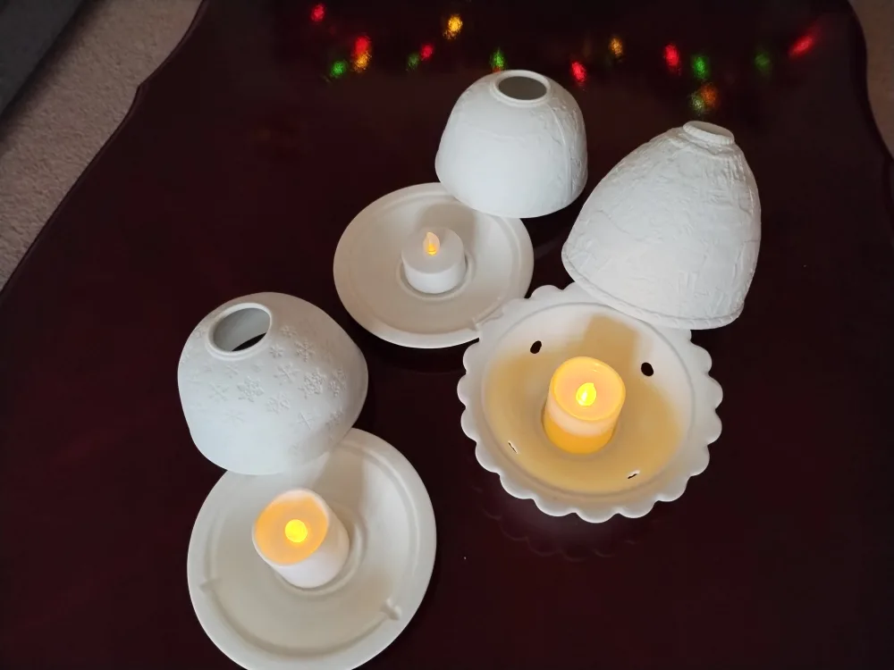 Set of 3 White Porcelain Candle Holders image indicator(2)