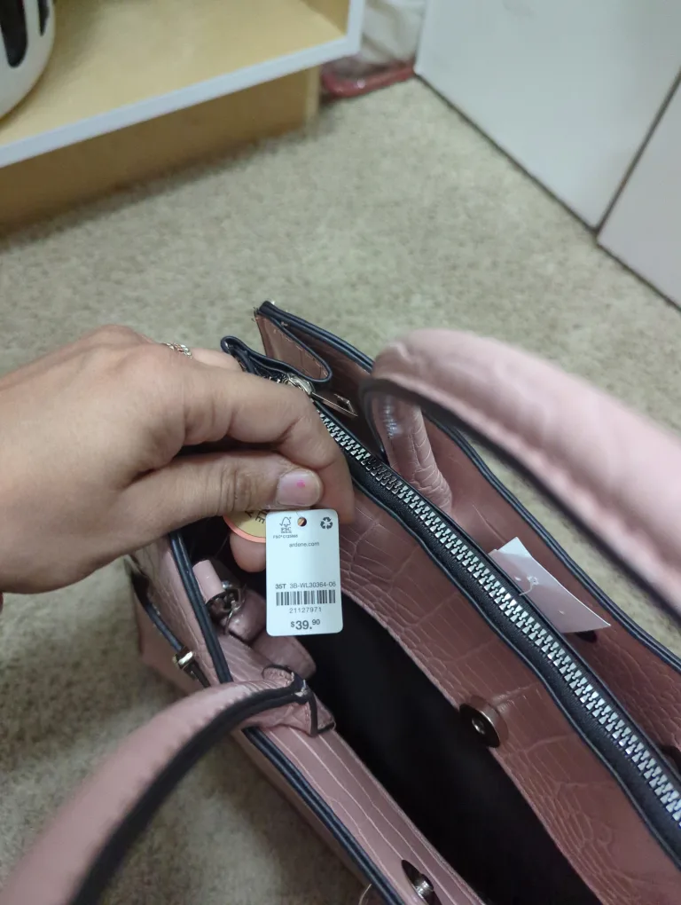 ardene brand new having crossbody strap image indicator(2)