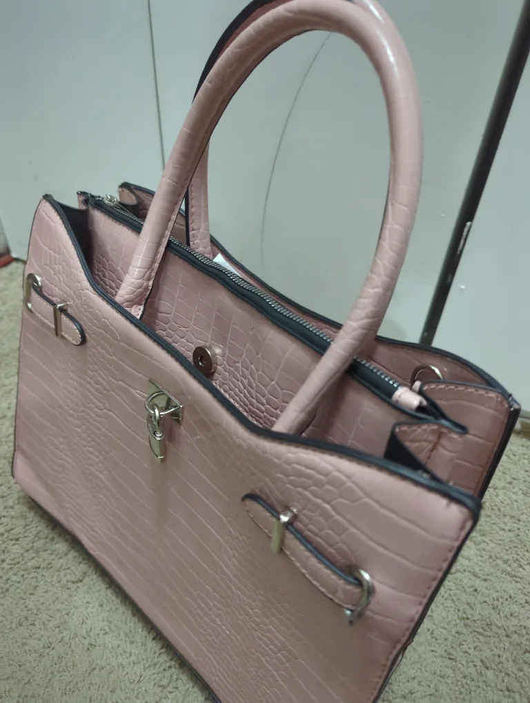 ardene brand new having crossbody strap image indicator(3)