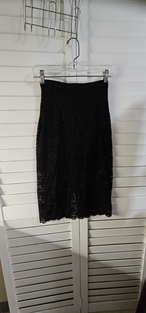 Aritzia Babaton Lace black Skirt Size 00