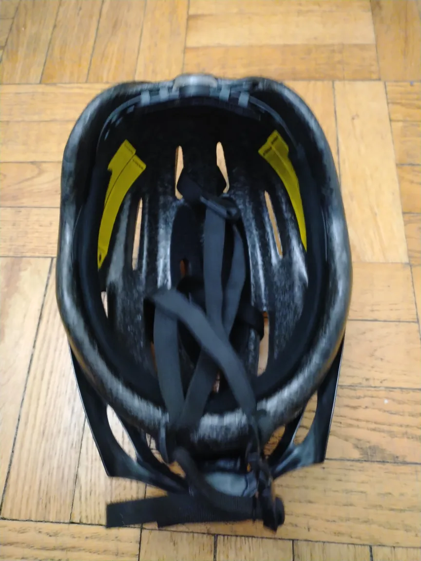 Bell Bicycle Helmet - Black and Silver image indicator(4)