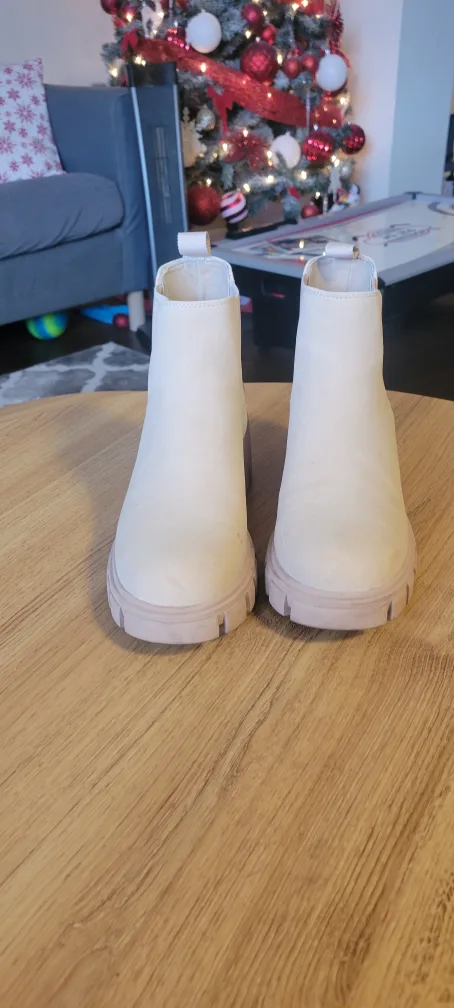 Beige Platform Chelsea Boots image indicator(3)