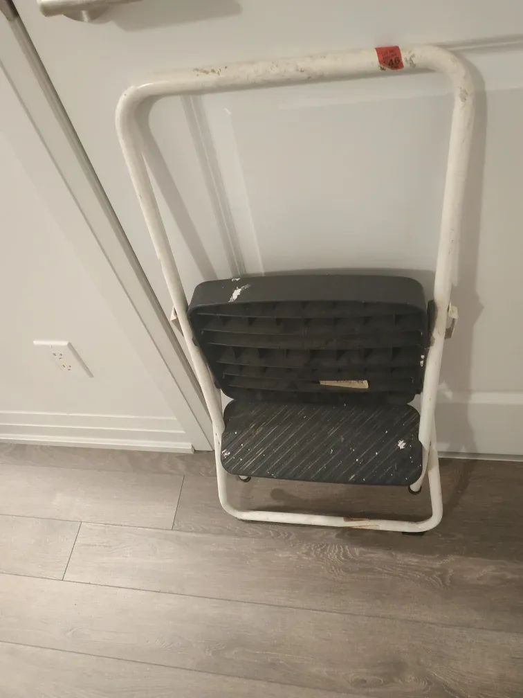 Cosco Two-Step Folding Stool image indicator(3)