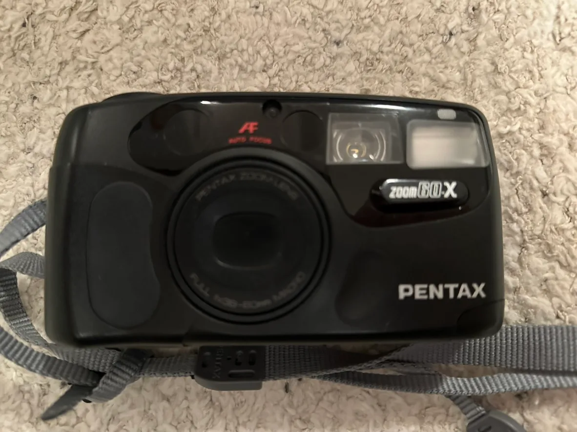 Pentax Zoom 600X Film Camera thumbnail